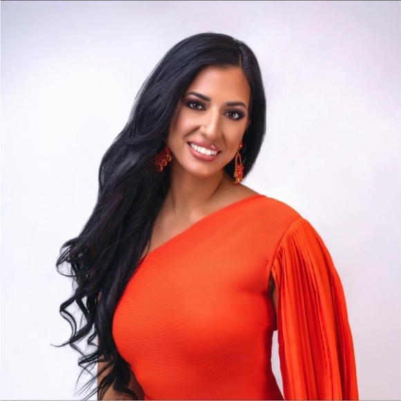 🌻🌻🌻Meet your posher! Jenn! - Picture 2 of 7